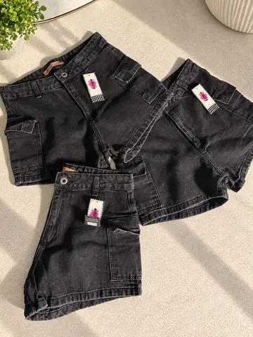Short cargo de denim negro