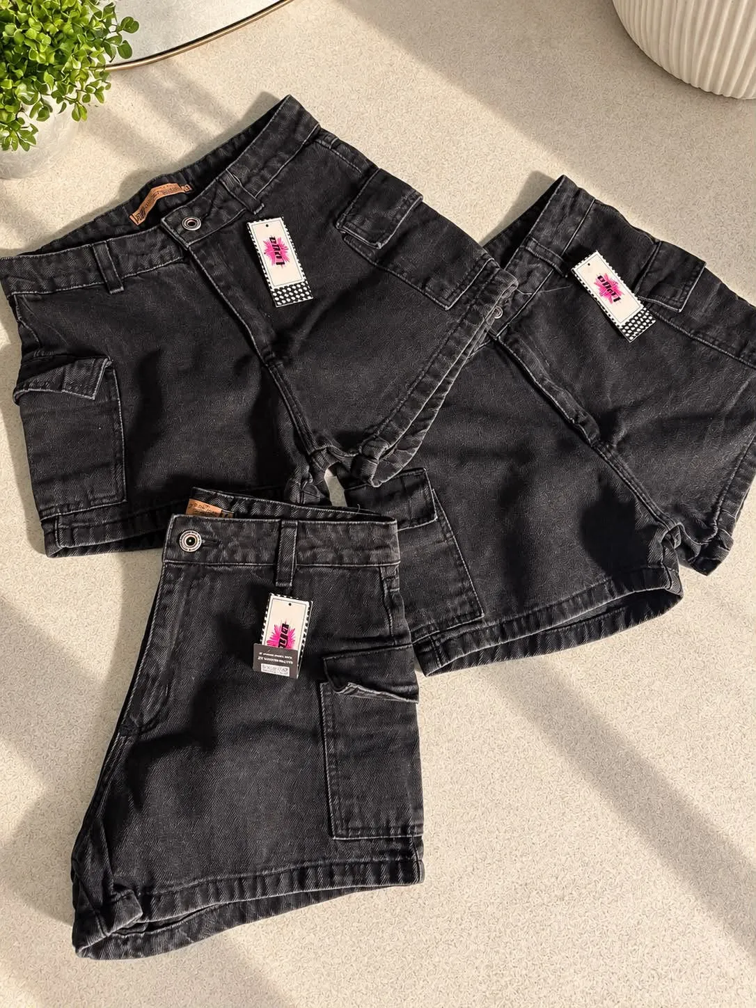 Short cargo de denim negro